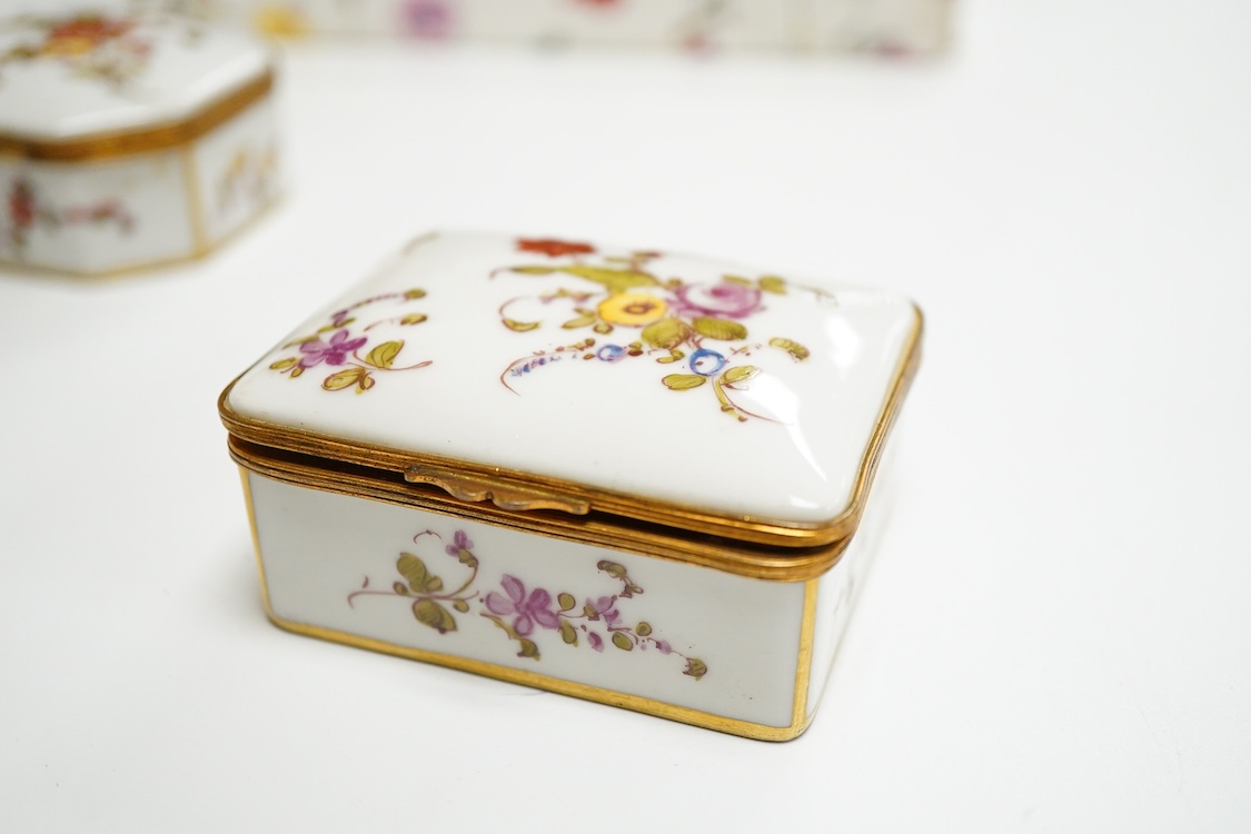 Three early 20th century French porcelain snuff boxes with floral decoration, 7cm wide